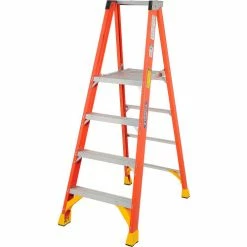 Werner 4' Fiberglass Platform Step Ladder 300 lb. Cap - P6204