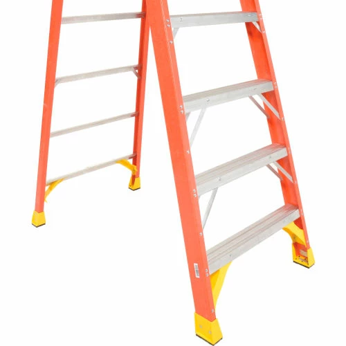Werner 6' Fiberglass Platform Step Ladder 300 lb. Cap - P6206 9 Werner 6' Fiberglass Platform Step Ladder 300 lb. Cap - P6206 - Image 7