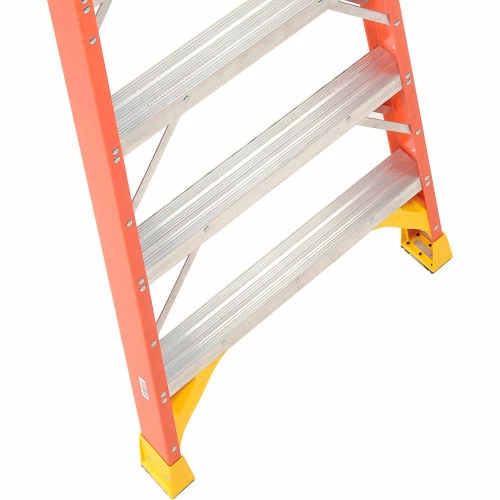 Werner 6' Fiberglass Platform Step Ladder 300 lb. Cap - P6206 12 Werner 6' Fiberglass Platform Step Ladder 300 lb. Cap - P6206 - Image 10