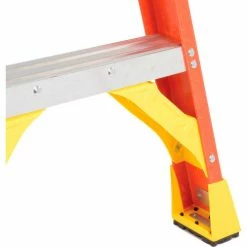 Werner 4' Fiberglass Step Ladder w/ Plastic Tool Tray 300 lb. Cap - 6204 -Ladders Sales Store 942808 08