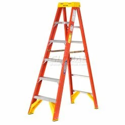 Werner 6' Fiberglass Step Ladder w/ Plastic Tool Tray 300 lb. Cap - 6206