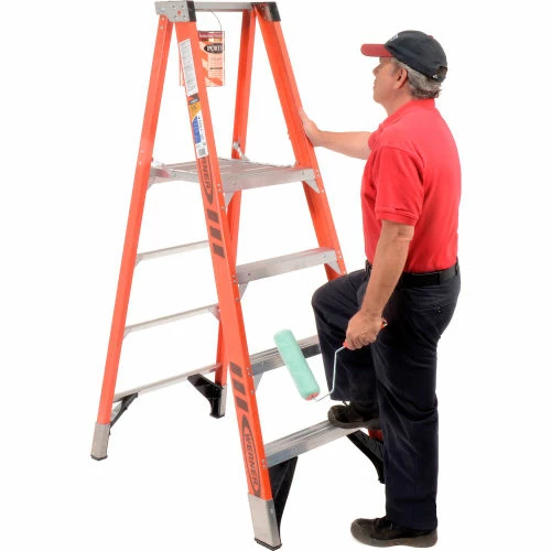 Werner 4' Fiberglass Platform Step Ladder 375 lb. Cap - P7404 6 Werner 4' Fiberglass Platform Step Ladder 375 lb. Cap - P7404 - Image 4