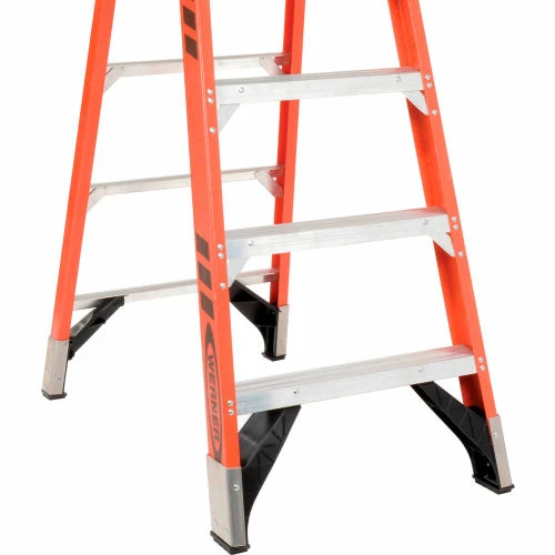 Werner 4' Fiberglass Platform Step Ladder 375 lb. Cap - P7404 10 Werner 4' Fiberglass Platform Step Ladder 375 lb. Cap - P7404 - Image 8